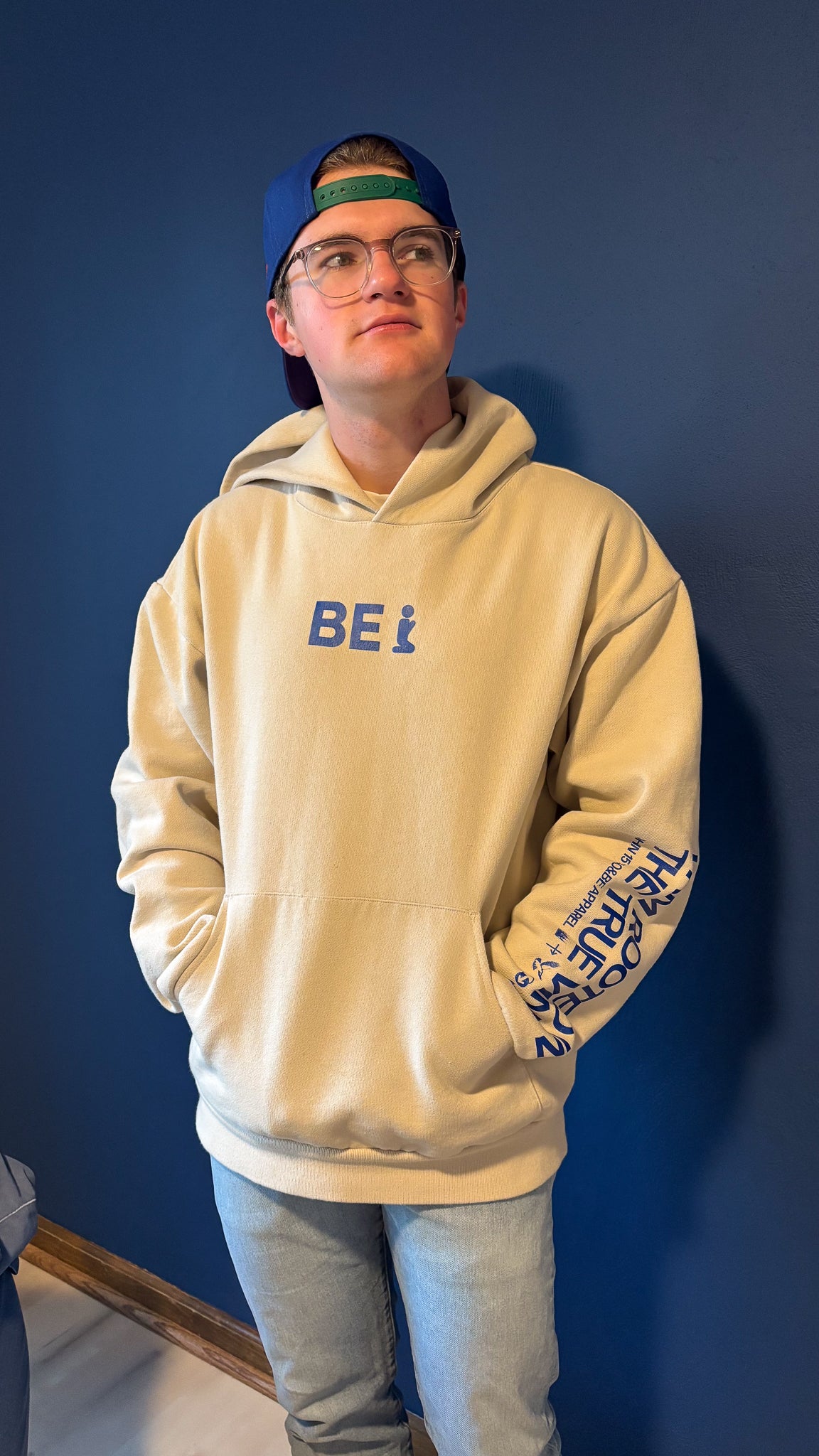 BE HEAVYWEIGHT HOODIE